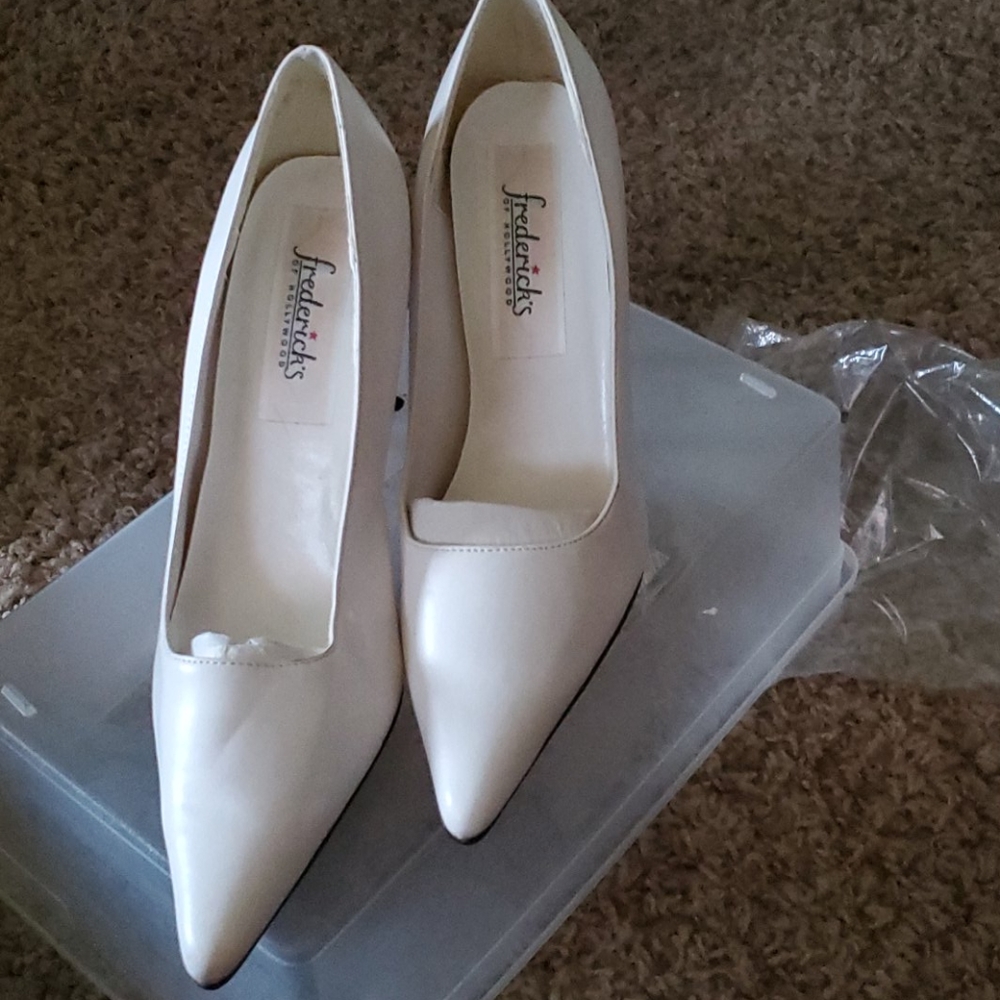Shoes - Picture 1 of 3